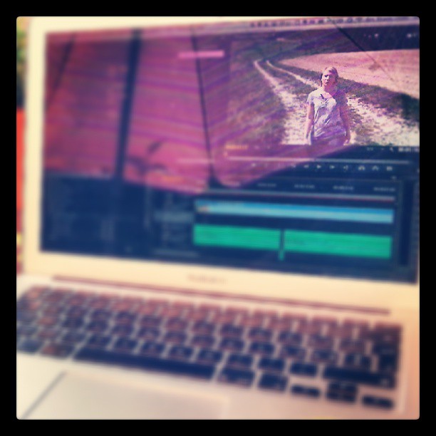 En train de terminer la vidéo pour le projet #WeMakeIt de @chezlaurene elle va avoir besoin de vous ! #apero